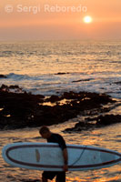 Surfista en  la playa de Waikoloa. Big Island.